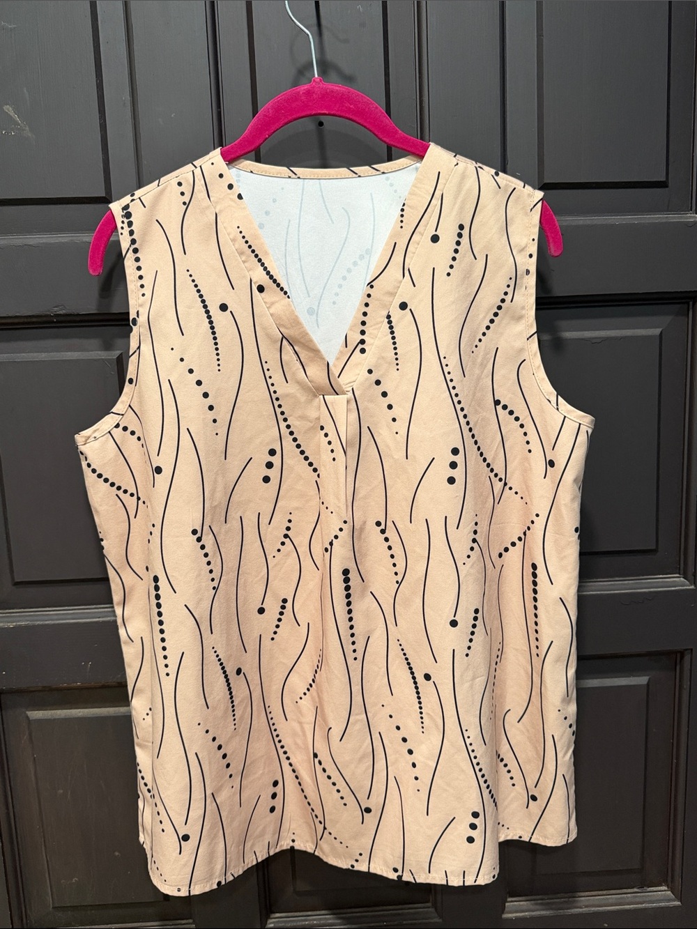 NWOT Sleeveless V-Neck Beige Printed Blouse